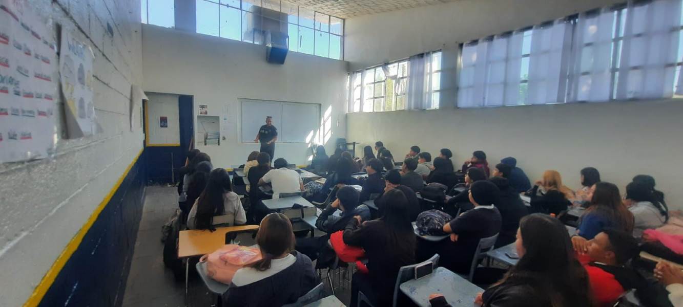 Agentes de la SSPM impartieron pláticas preventivas a estudiantes de preparatoria