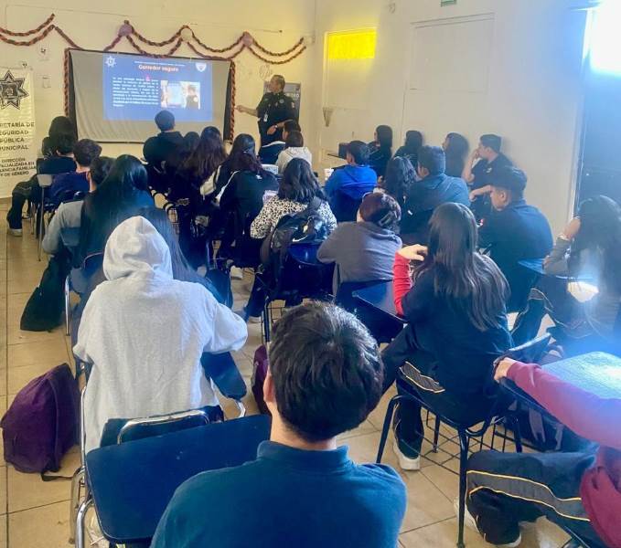 Impartió DEVIFG charlas informativas en preparatoria por el “Día Naranja”