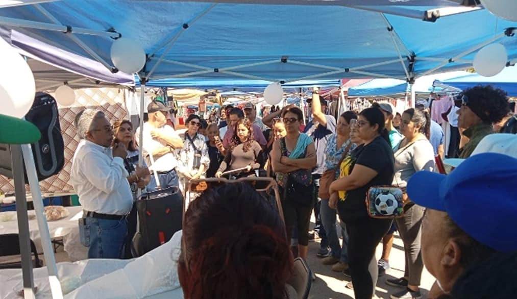 Entregan reconocimientos a líderes de mercados populares