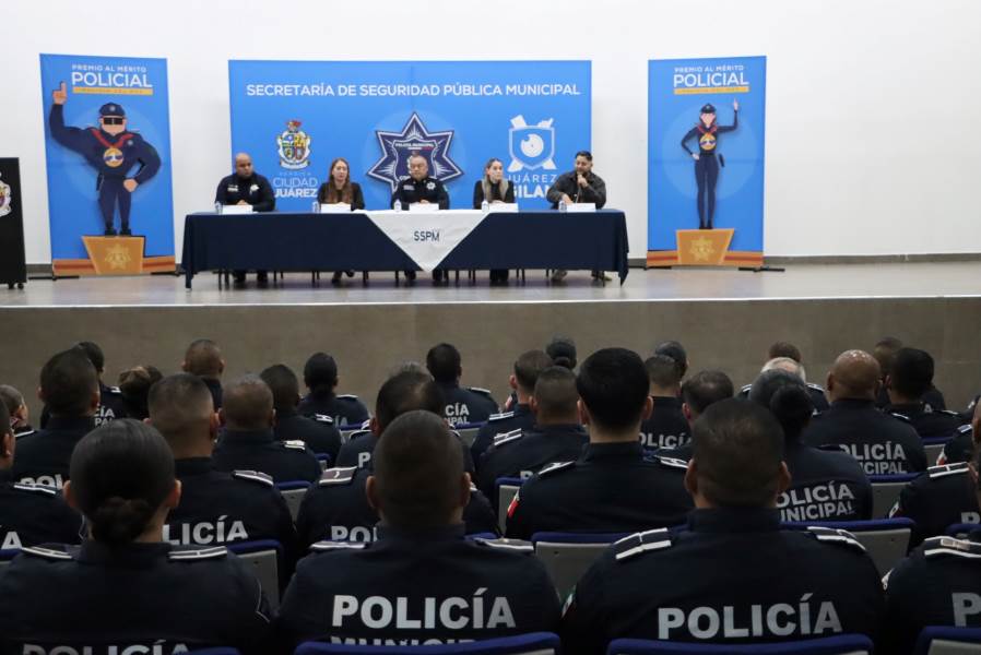 Reciben reconocimiento e incentivo económico policías más destacados del mes de septiembre