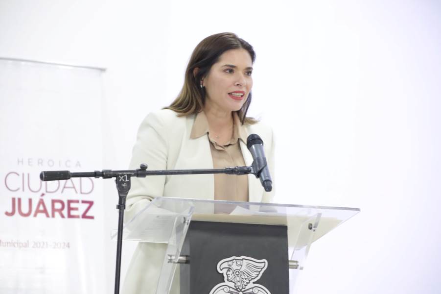 Imparten conferencias sobre emprendimiento a mujeres