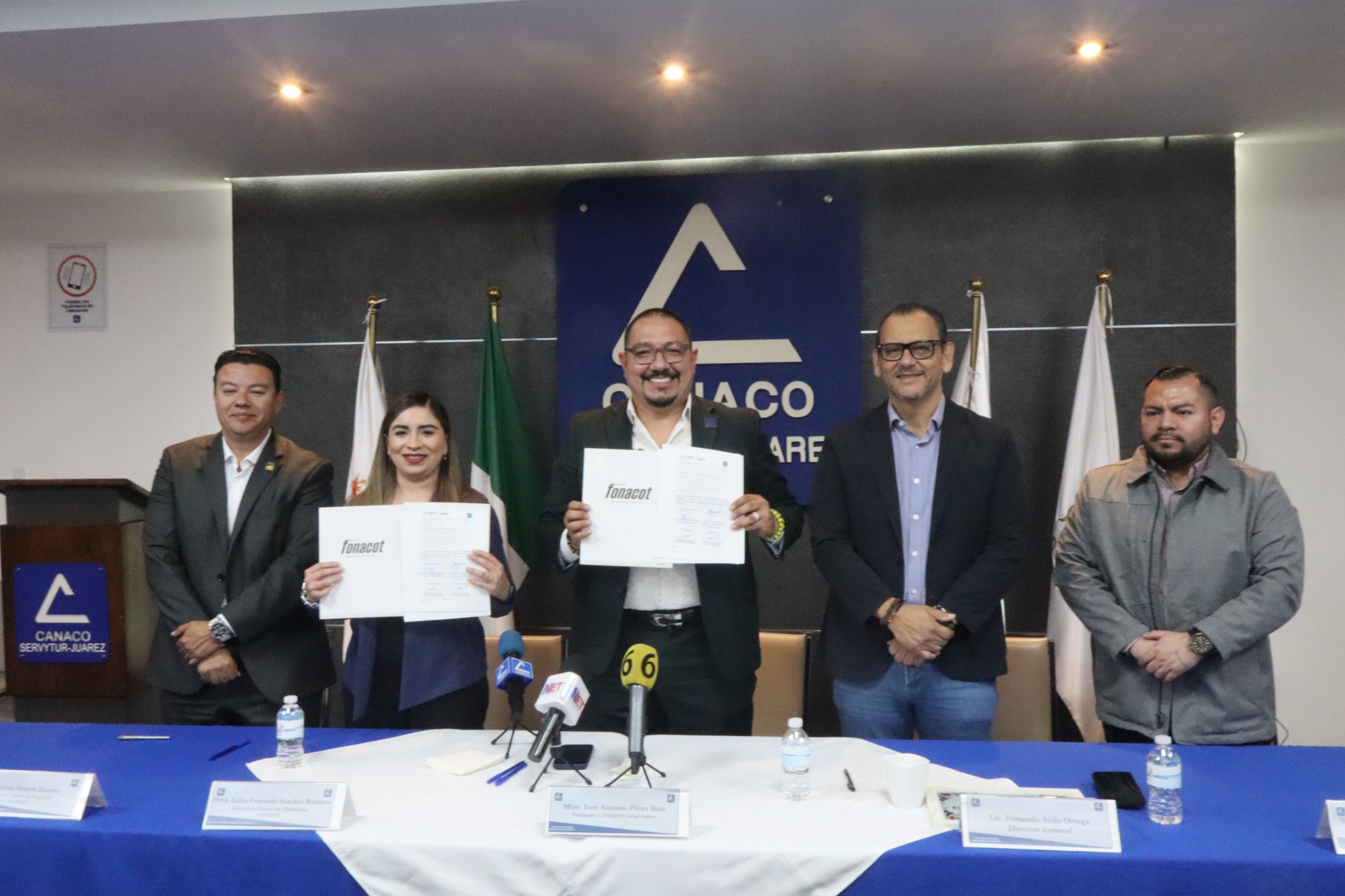 Celebra FONACOT convenio de colaboración con CANACINTRA y CANACO.