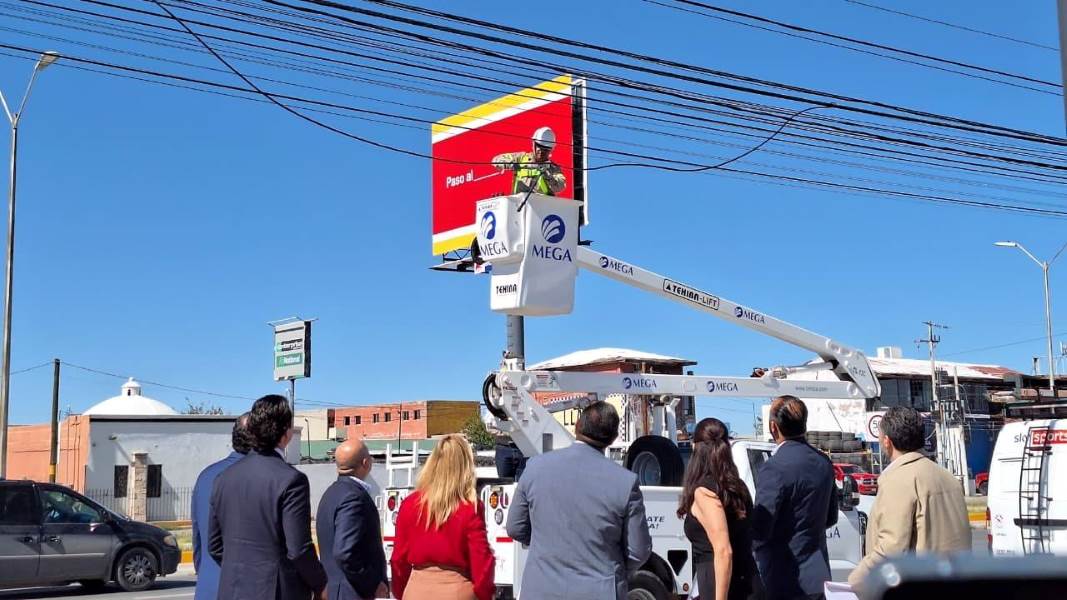 Alcalde Cruz Pérez Cuéllar y CANIETI firman convenio para retirar cableado en desuso en Juárez