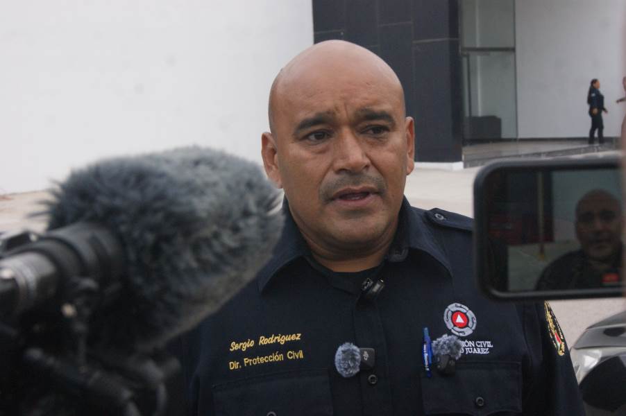 Vientos de 88 km/h y choque contra tráiler movilizan a cuerpos de emergencia en Juárez