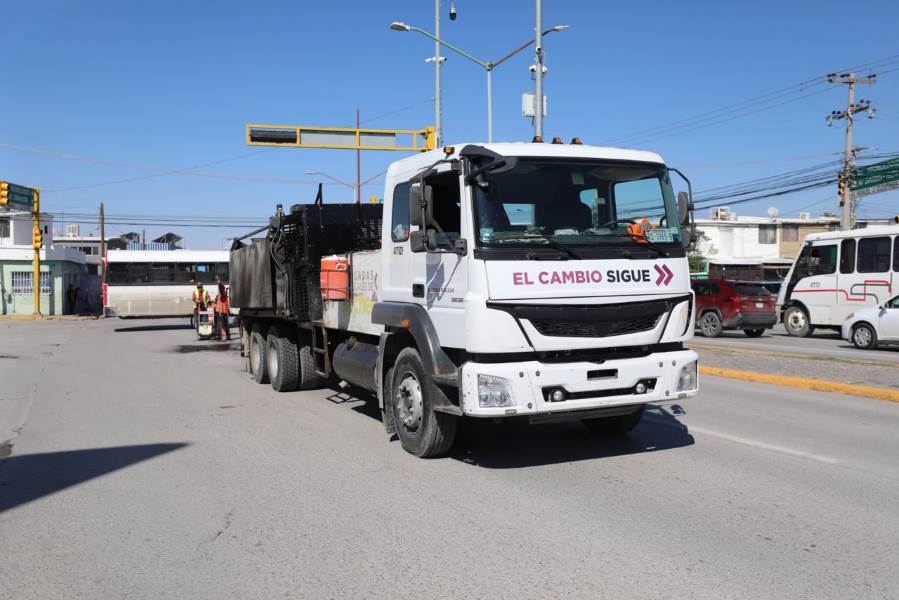 Repara Municipio baches en la avenida Manuel J. Clouthier