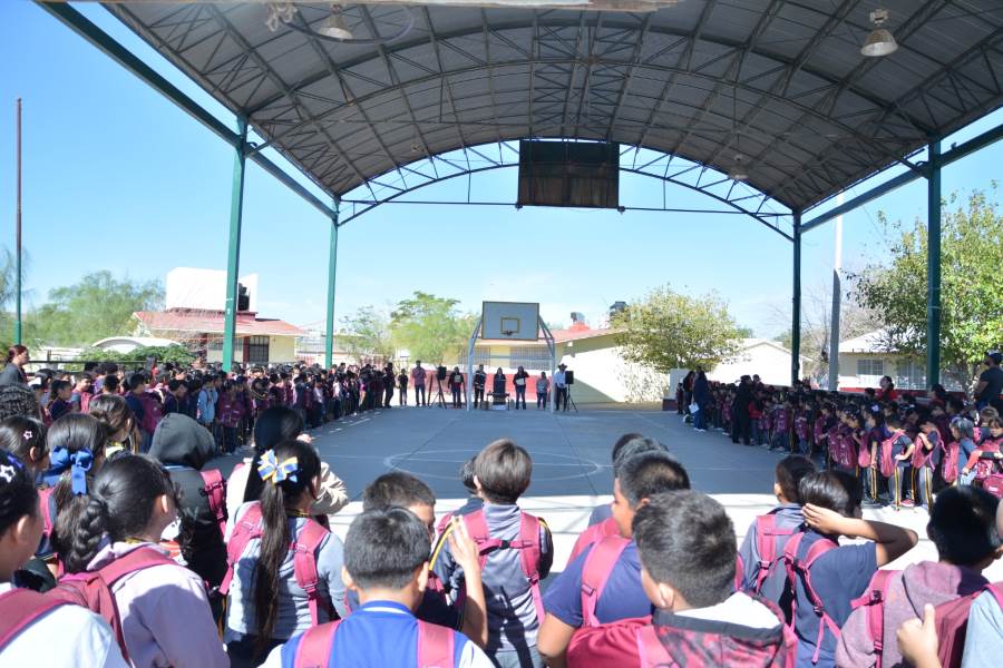 Entregan más de 2 mil mochilas y loncheras a estudiantes de Ciudad Juárez