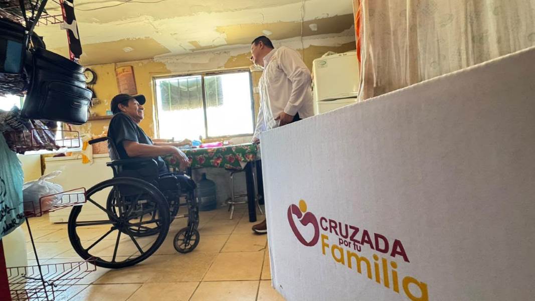 Llevan despensas hasta los hogares con el programa Cruzada por tu Familia