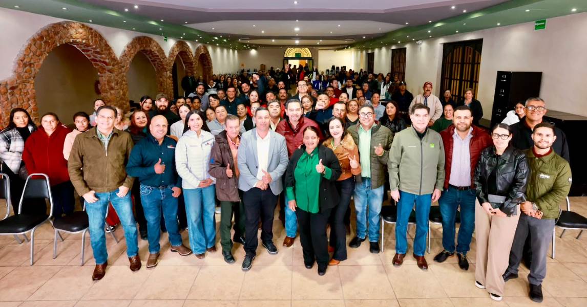 Lleva Cruz Pérez Cuéllar mobiliario escolar a Valle de Zaragoza y Santa Bárbara