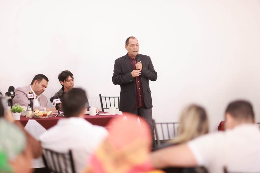 Cruz Pérez Cuéllar reúne a liderazgos de izquierda y llama a cerrar filas rumbo a 2027
