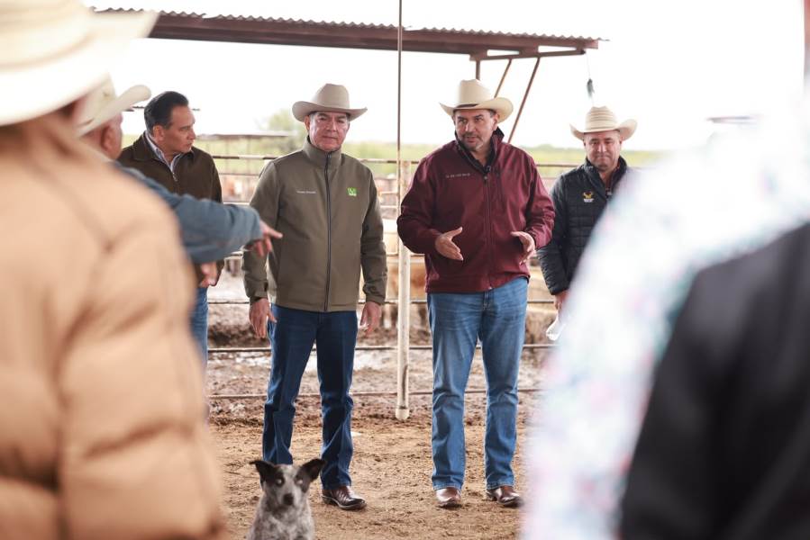Recorre Cruz Pérez Cuéllar cuatro municipios y recoge demandas del campo y la educación