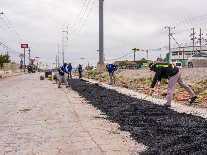 JMAS instala 600 metros de tubería y repara pavimento en calles Yepómera y Playa del Conchal
