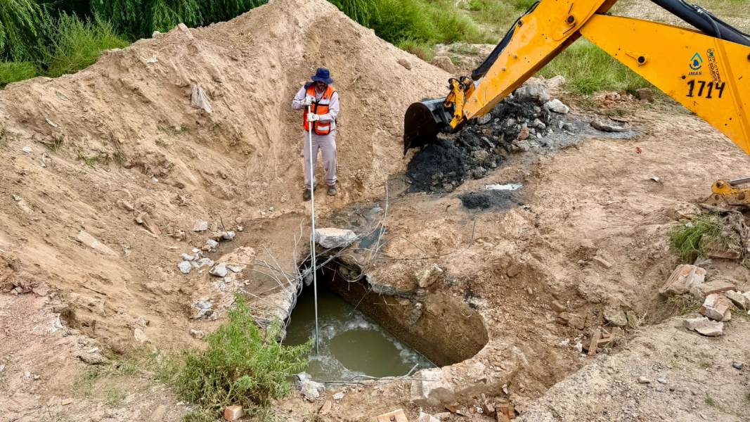 Limpia JMAS colector Tarento tras lluvias; retira basura y azolve en Riberas del Bravo