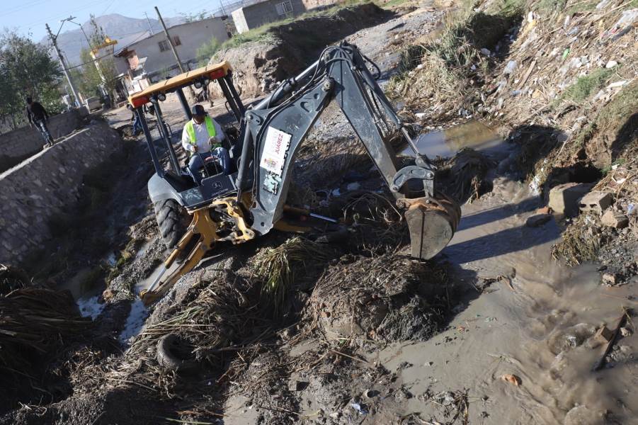 Retiran lodo, basura y escombros en la colonia Fronteriza tras las lluvias