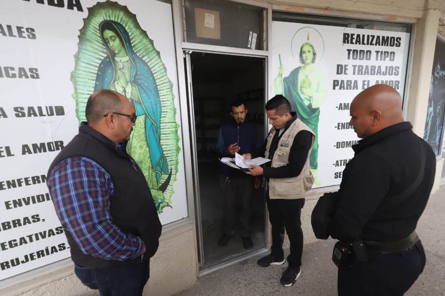 Multan con 366 mil pesos a negocio por colocar 312 lonas publicitarias sin permiso en Juárez