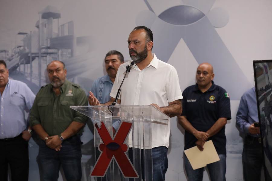 Lluvias dejan ocho vehículos arrastrados y 40 inundados en Juárez; rescatan a familia de 10 integrantes