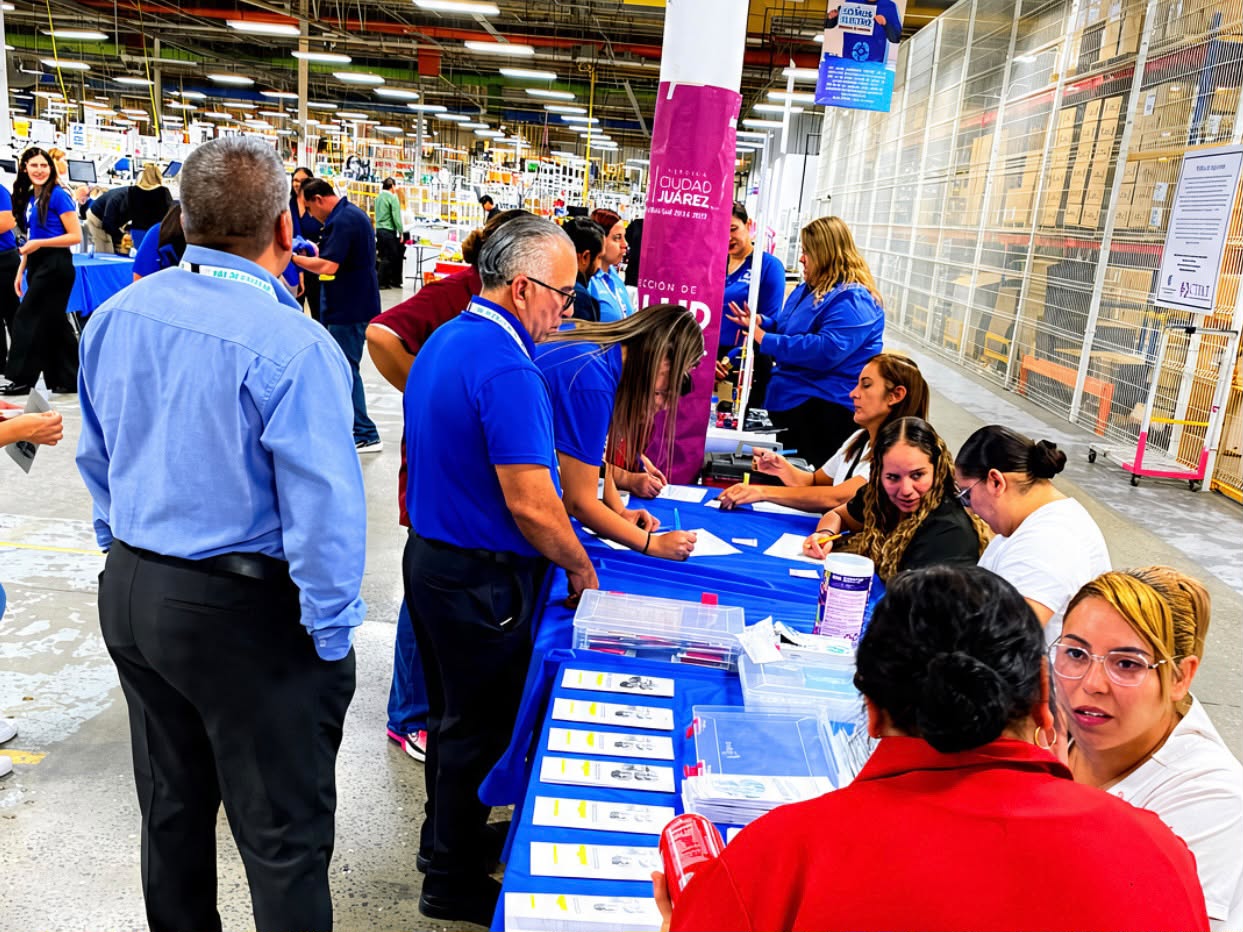 Llevan servicios de salud a empleados de maquiladora.