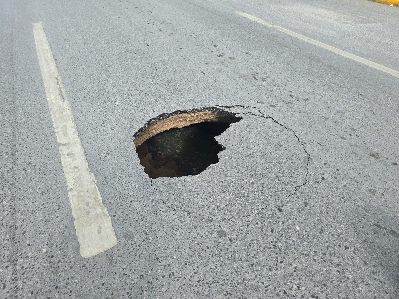 Llaman a extremar precauciones por socavón en Manuel J. Clouthier.