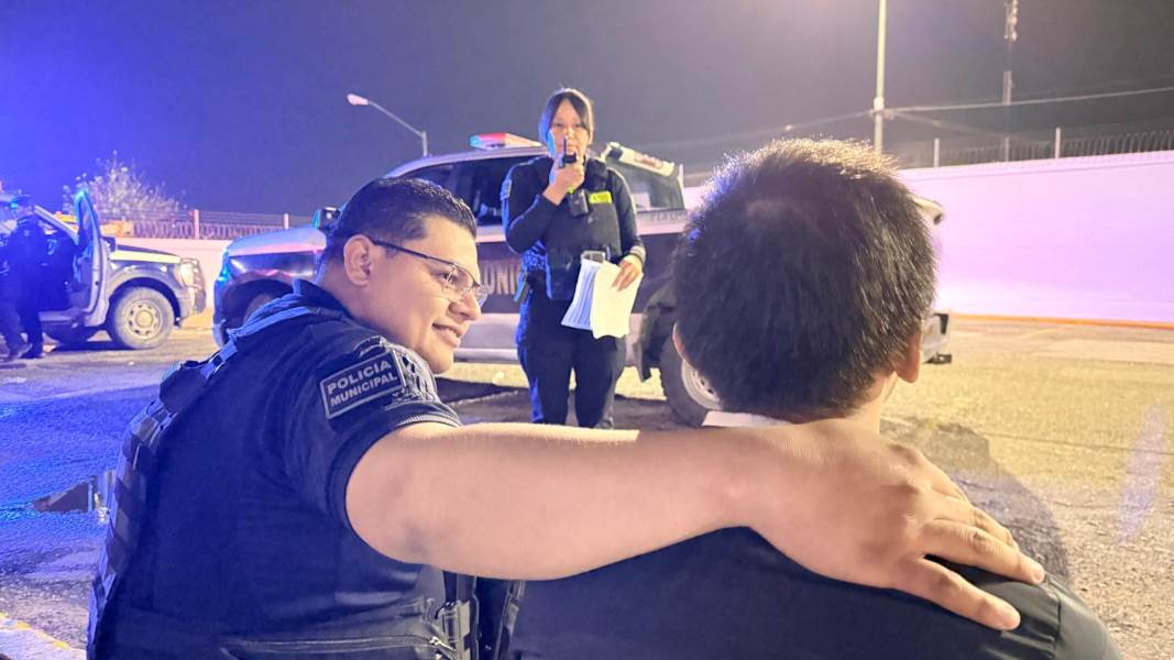 Auxilia Policía Municipal a turista japonés extraviado en el Centro de Juárez
