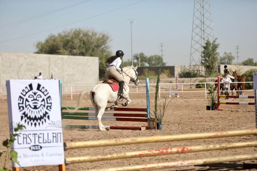 Compiten niños y jóvenes del estado en Primera Copa Ecuestre