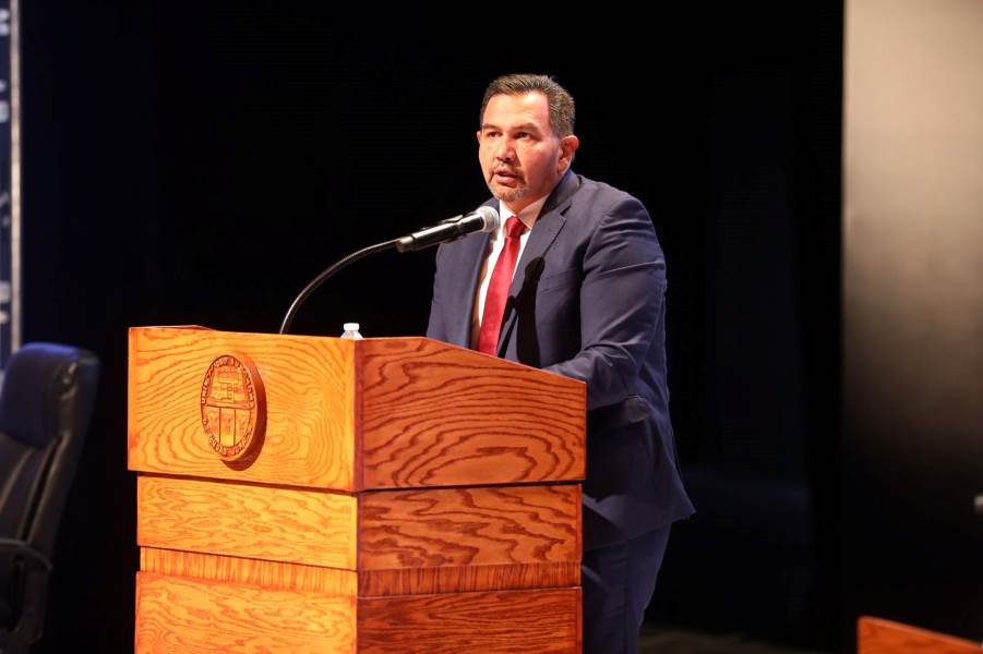 Agradecido alcalde con la UACJ y reconoce excelencia de la Máxima Casa de Estudios