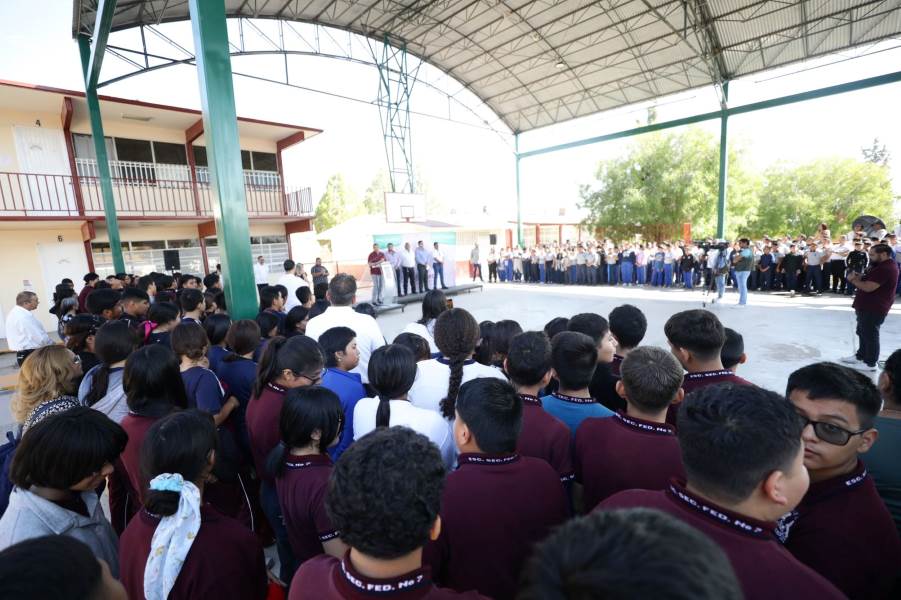 Entregó alcalde obras de rehabilitación en escuelas primarias y secundaria