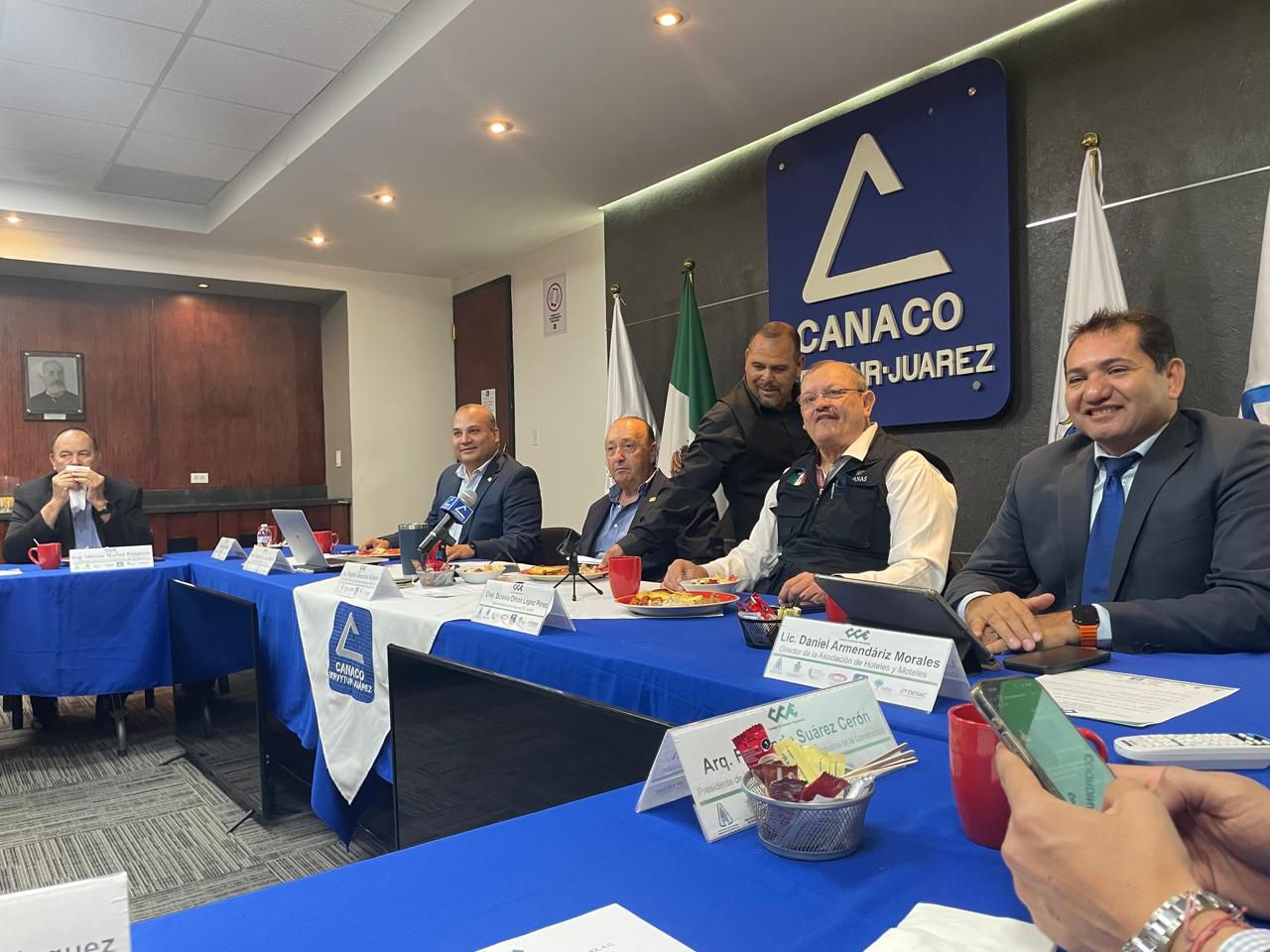 Persiste déficit de empleados en la Aduana Fronteriza; hay solo 270 en Juárez.