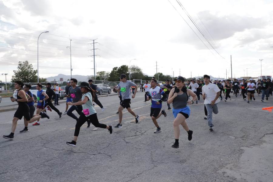 La UACJ celebró su 52 aniversario con carrera universitaria