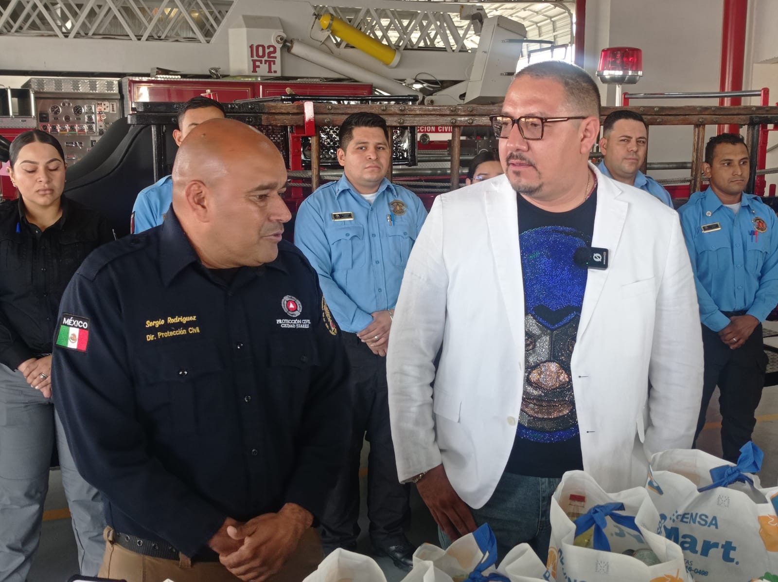 Reconoce CANACO labor de Bomberos con entrega de despensas.