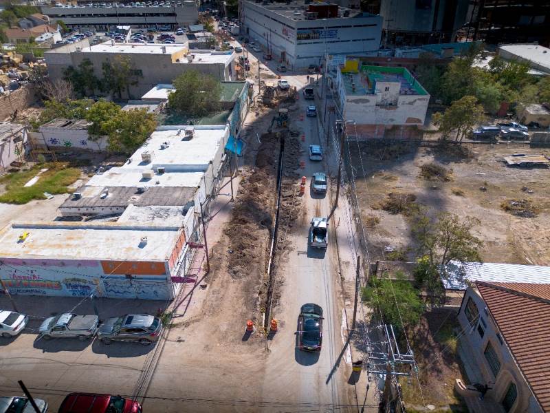 Avenida Lerdo cerrada por conexión de descargas sanitarias al nuevo colector