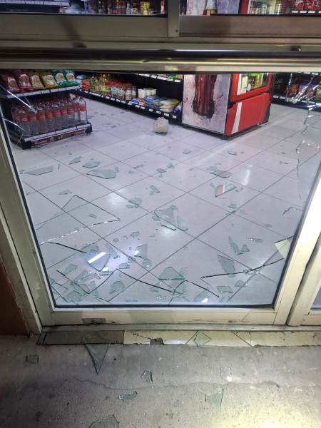 Detiene Policía Municipal a cuatro personas por presunto robo a tienda de conveniencia