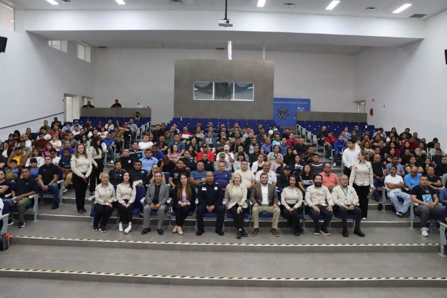 Policías de Juárez participan en conversatorio sobre manejo del estrés laboral