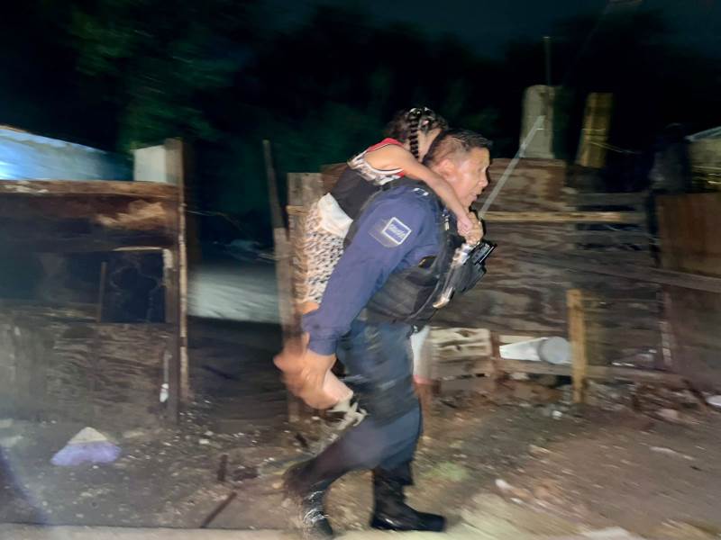 Muere hombre arrastrado por arroyo; otro resulta lesionado tras colapso de vivienda