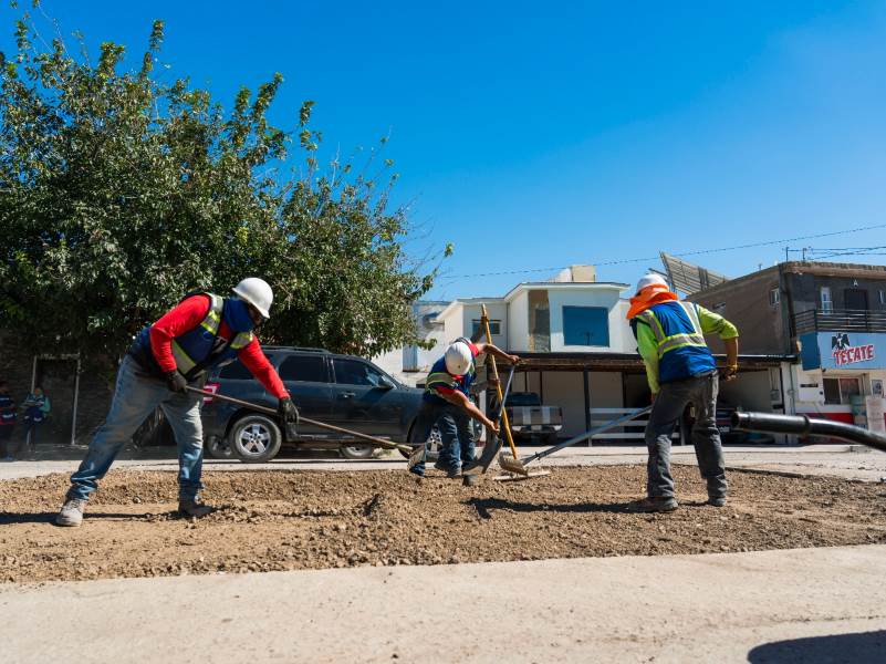 Repara JMAS baches en el fraccionamiento Río Bravo tras brotes de drenaje