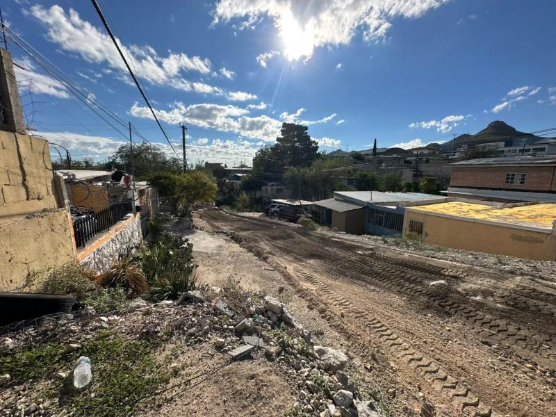 Obras Públicas intensifica rastreo de calles de terracería en cinco colonias