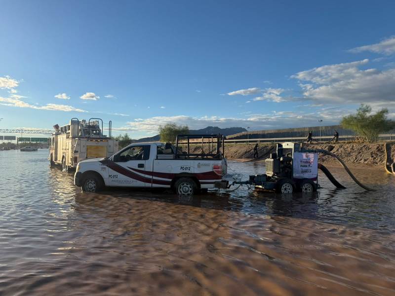 Interviene Municipio zona de Heroico Colegio Militar tras inundación por crecida del Río Bravo