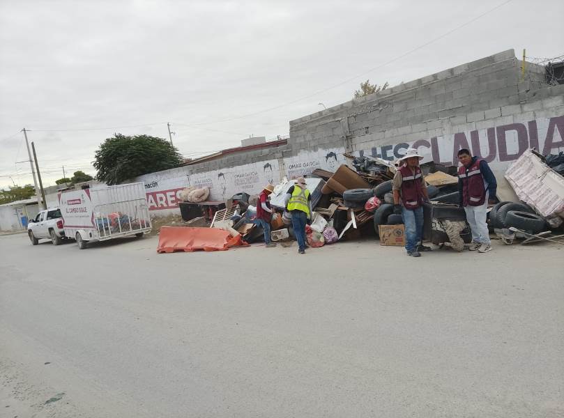 Retiran 32 toneladas de tiliches en una colonia con programa Punto Limpio