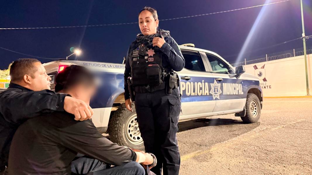 Policías auxilian a hombre que se autolesionó en Ciudad Juárez