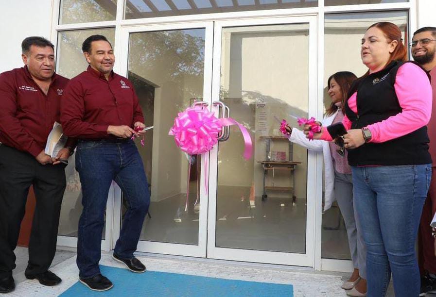 Entrega municipio clínica integral en centro comunitario.