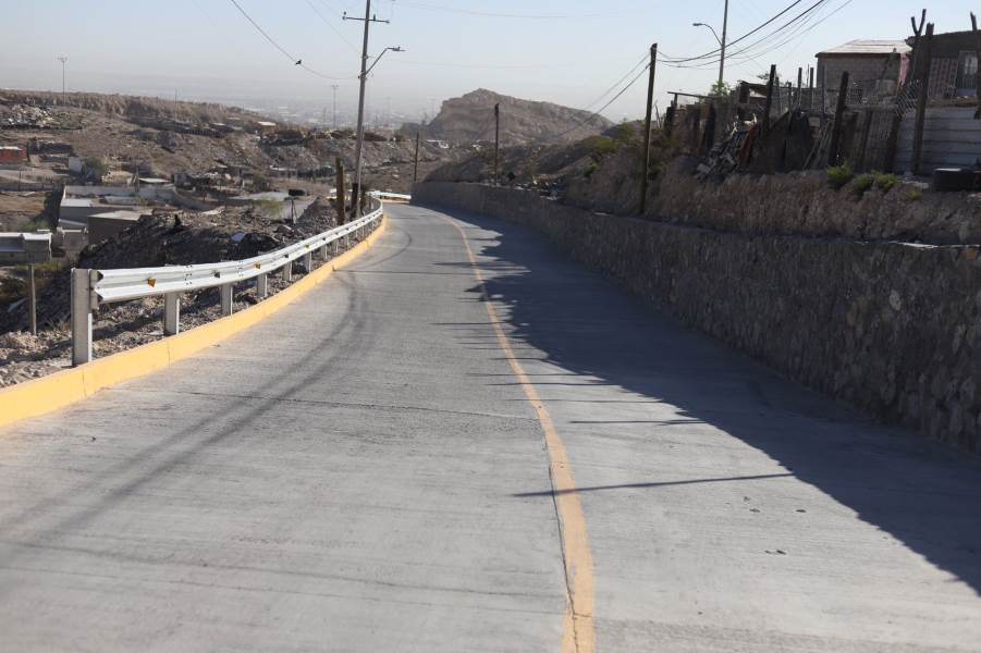 Inaugura Presidente Pérez Cuéllar obras de pavimentación de la calle Indio Gerónimo