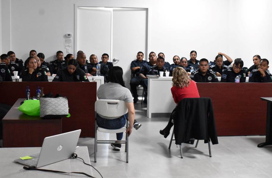 Reciben capacitación policías de la Dirección Especializada en Violencia de Familiar