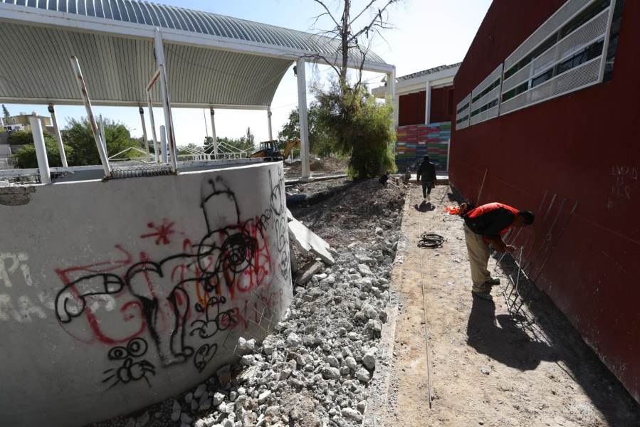 Habilitarán terreno aledaño a Centro Comunitario El Retiro para la instalación de albergue para migrantes.