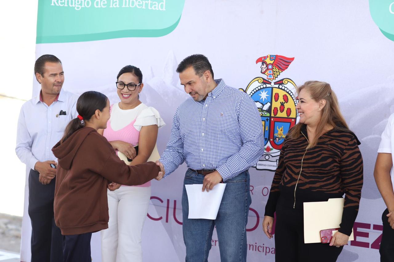 Mantiene municipio rehabilitación de escuelas para el beneficio de la comunidad estudiantil.