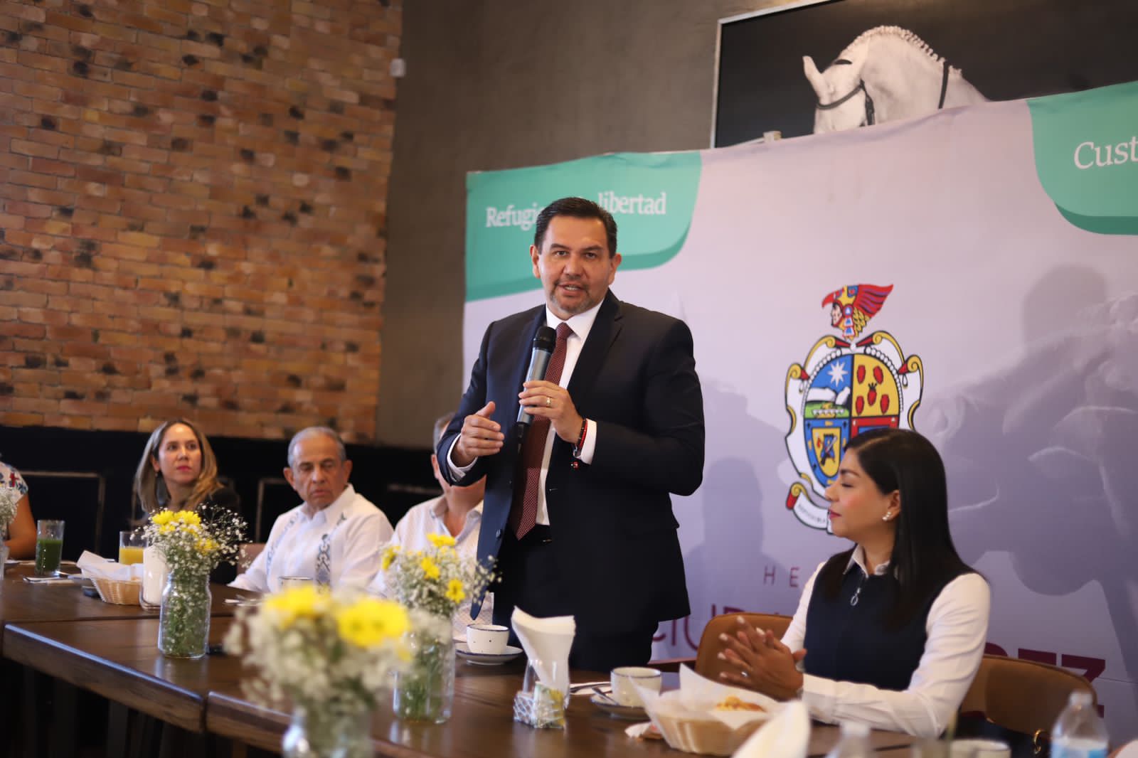 Reconoce municipio labor de profesionales de la salud para salvar vidas en Ciudad Juárez.