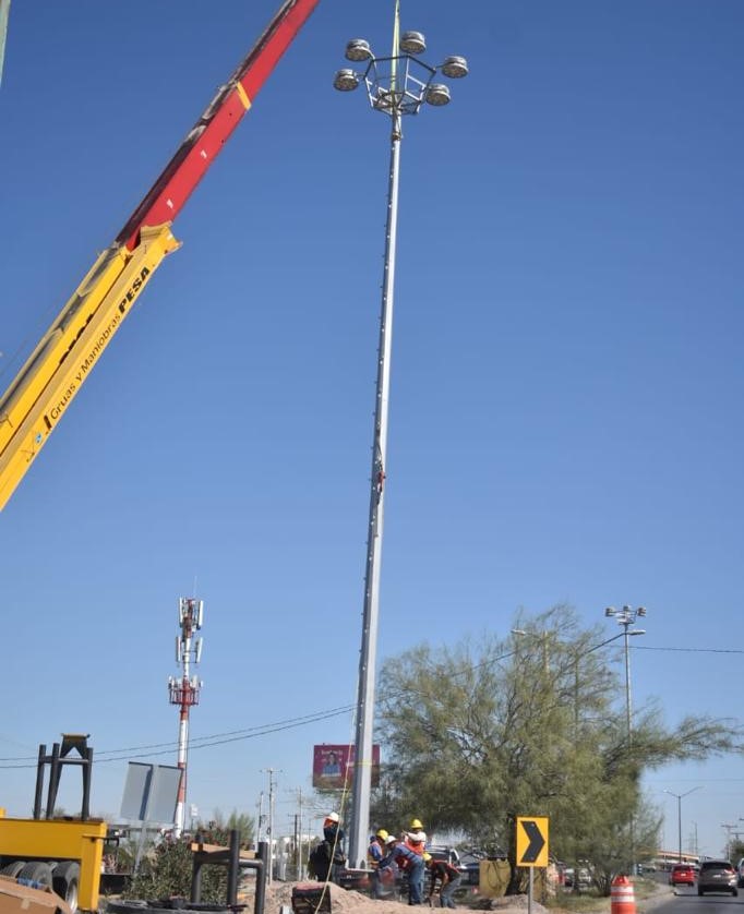 32 súper postes ha sido instalados con luminarias en avenida De las Torres