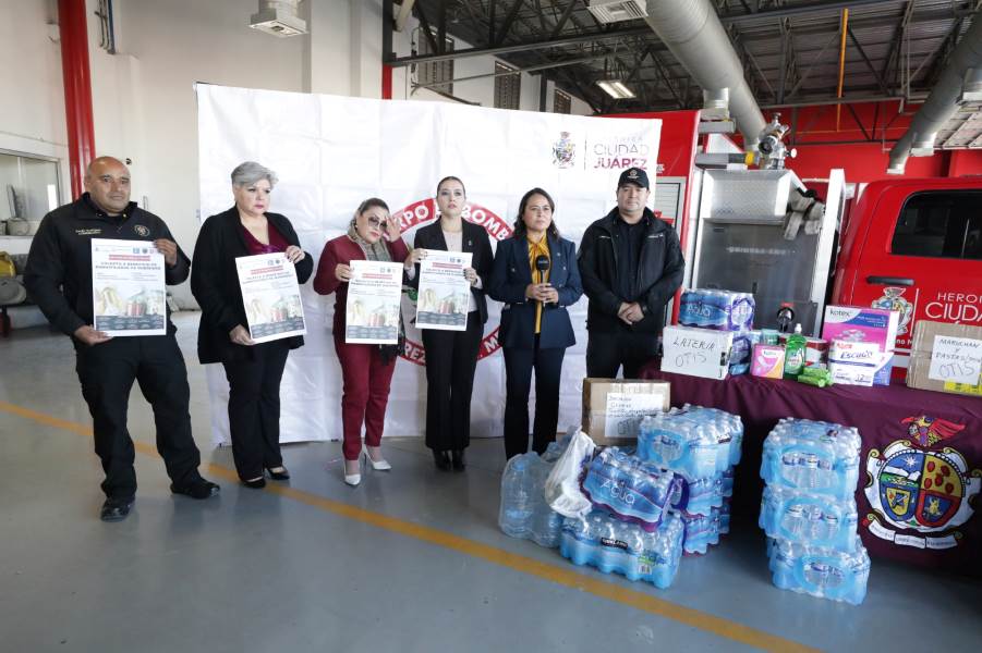 Apoyan regidoras campaña de colecta para afectados por huracán