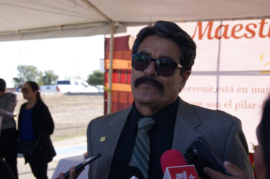 Inicia distribución de libros de texto en las escuelas.