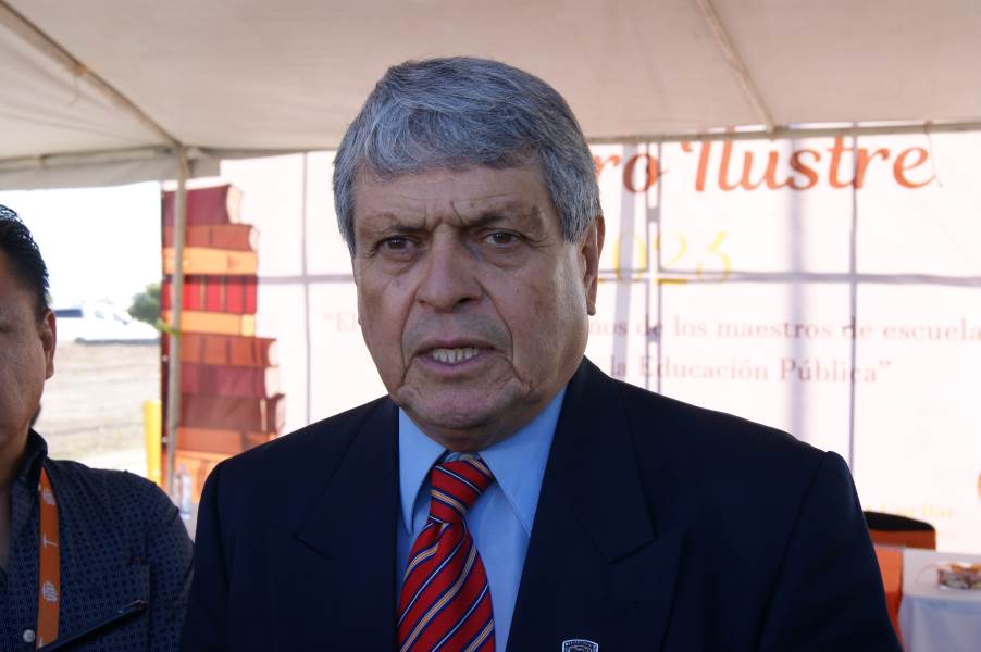 Hay disponibilidad para recibir ayuda en el reparto de libros.