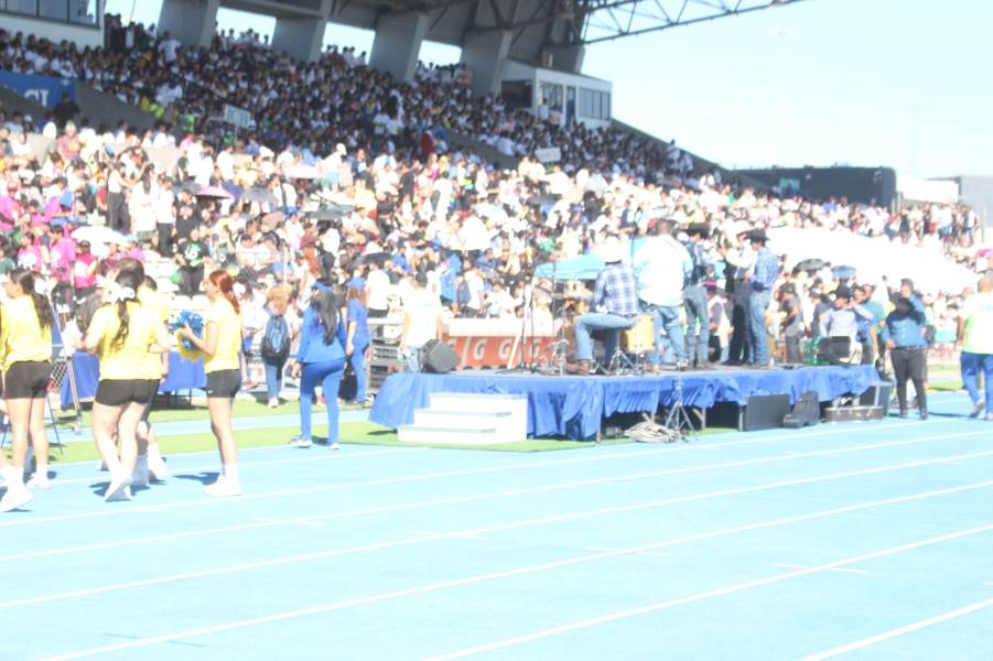 Más de 15 mil participaron en la Carrera del 50 aniversario de la UACJ