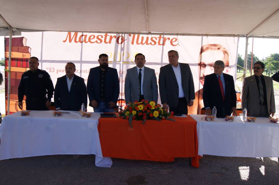 Reconocen la trayectoria del maestro Joel Mauricio Rosales Chávez