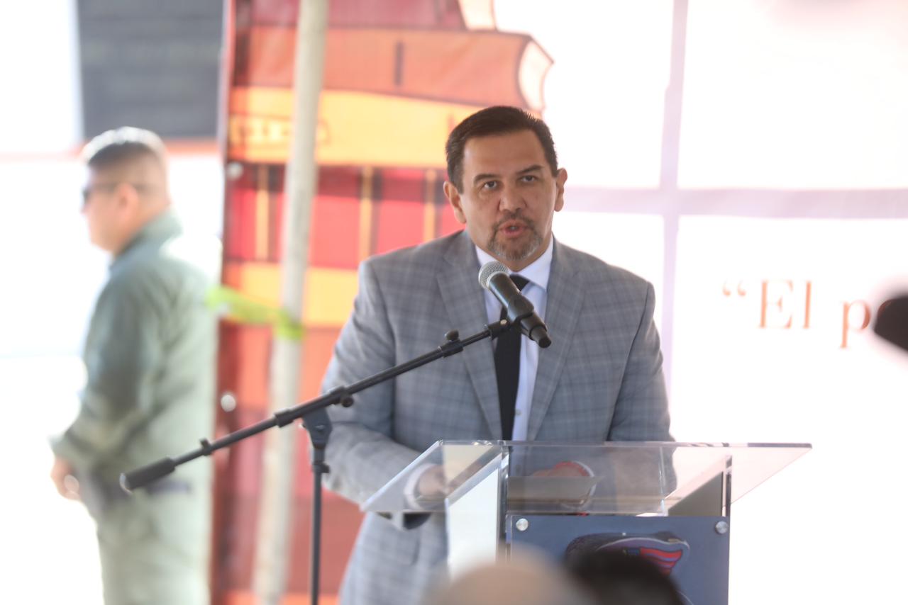 Protestan vecinos por instalación de refugio temporal para migrantes.